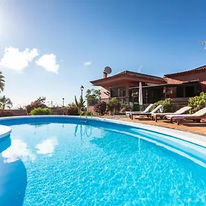 https://homelike-luxury-villa-luna-de-tacoronte-pool.in-canary-islands.com